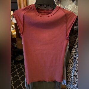 FREE PEOPLE BRAND NEW NEVER WORN ROSE CUFFED FITTED TOP XS very soft and cute!
